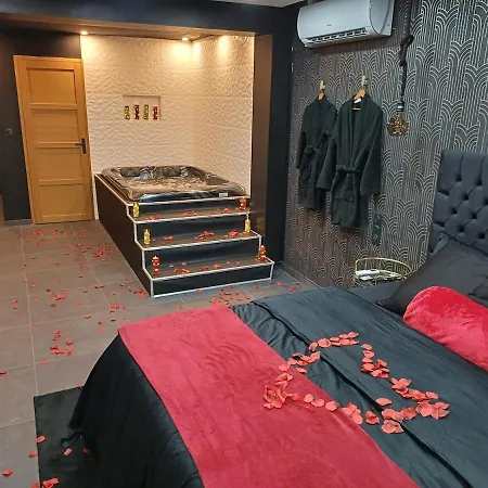 Sweety's Eden Jacuzzi - Jacuzzi Prive Sauna Cinema Jardin - Terrasse Centre-ville فيلة *