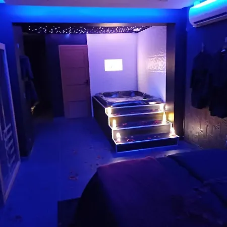 Sweety's Eden Jacuzzi - Jacuzzi Prive Sauna Cinema Jardin - Terrasse Centre-ville فيلة *