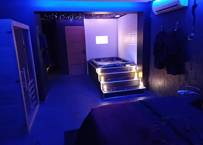 Sweety's Eden Jacuzzi - Jacuzzi Prive Sauna Cinema Jardin - Terrasse Centre-ville فيلة *