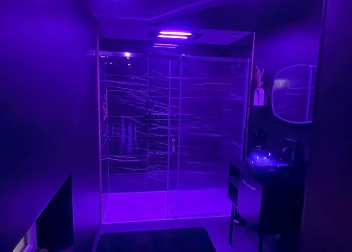 فيلة Sweety's Eden Jacuzzi - Jacuzzi Prive Sauna Cinema Jardin - Terrasse Centre-ville *