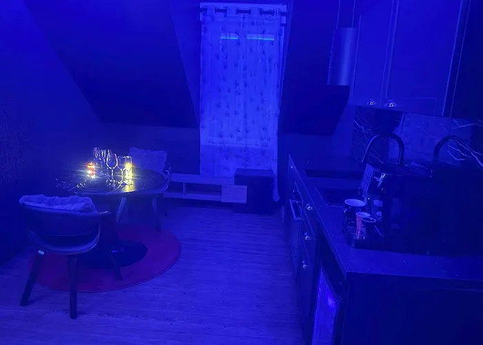 Sweety's Eden Jacuzzi - Jacuzzi Prive Sauna Cinema Jardin - Terrasse Centre-ville لو مان