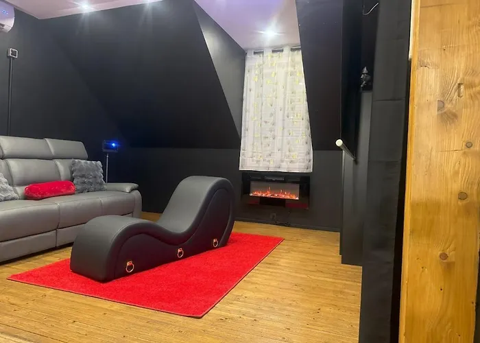 Sweety's Eden Jacuzzi - Jacuzzi Prive Sauna Cinema Jardin - Terrasse Centre-ville لو مان