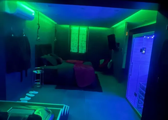 Sweety's Eden Jacuzzi - Jacuzzi Prive Sauna Cinema Jardin - Terrasse Centre-ville * لو مان