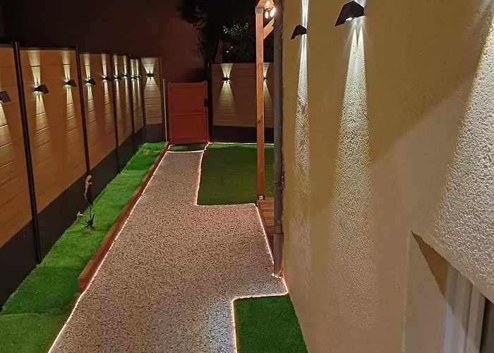 فيلة Sweety's Eden Jacuzzi - Jacuzzi Prive Sauna Cinema Jardin - Terrasse Centre-ville