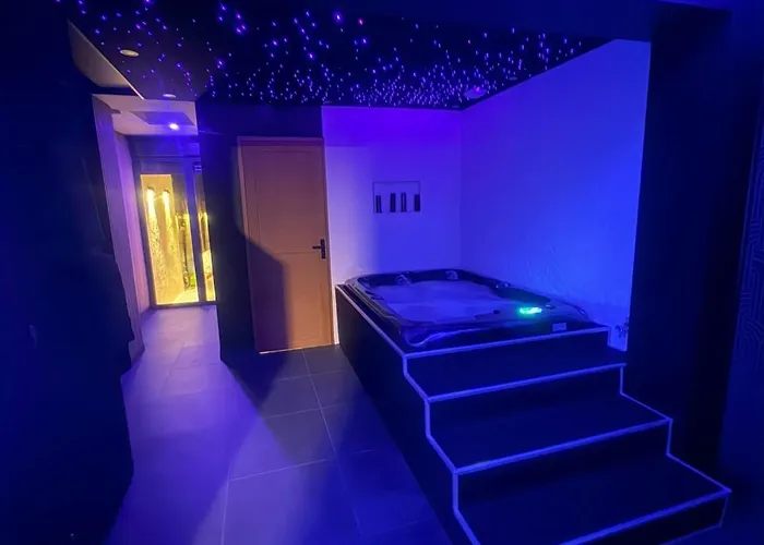 فيلة Sweety's Eden Jacuzzi - Jacuzzi Prive Sauna Cinema Jardin - Terrasse Centre-ville